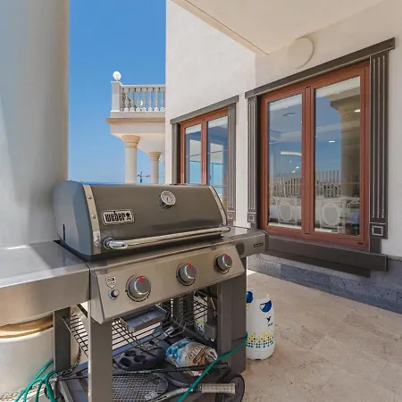 Luxury Nautilus Heated Pool Holiday home *