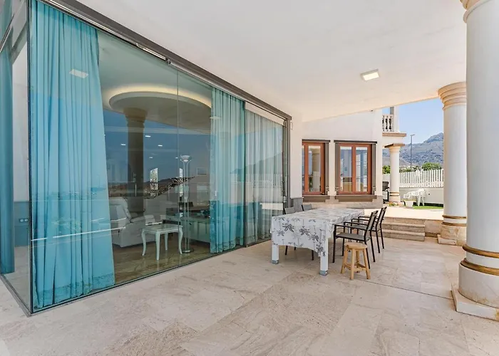 Luxury Nautilus Heated Pool アデヘ