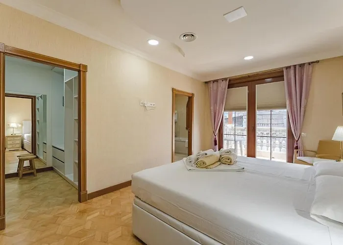 Luxury Nautilus Heated Pool