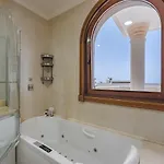 Luxury Nautilus Heated Pool בית נופש *