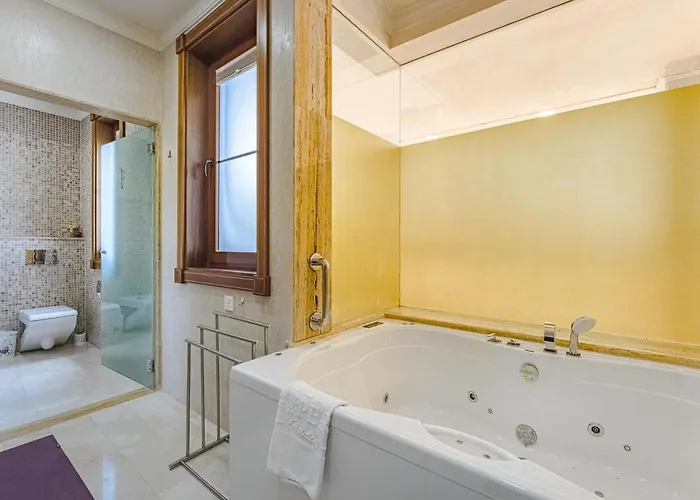 Luxury Nautilus Heated Pool Holiday home