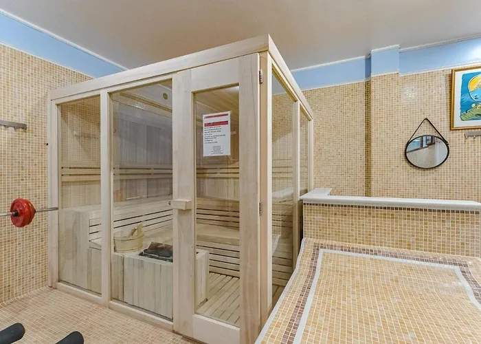 Luxury Nautilus Heated Pool Holiday home *