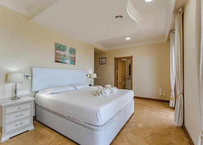 Luxury Nautilus Heated Pool Holiday home *