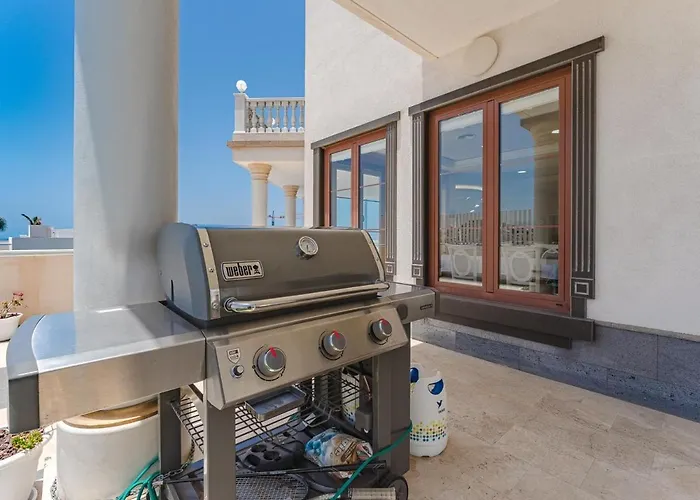 Luxury Nautilus Heated Pool Holiday home *